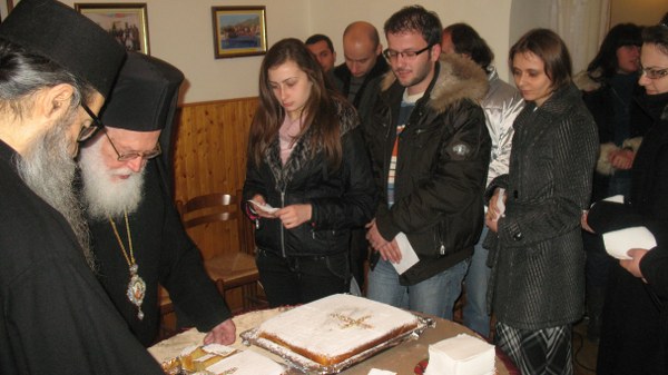 Orthodox Youth Share the Cake of Saint Basil