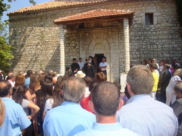 Archbishop Anastasios actualizes and inaugurates the  water supply in the village of Dhrovjan in Gjirokastër